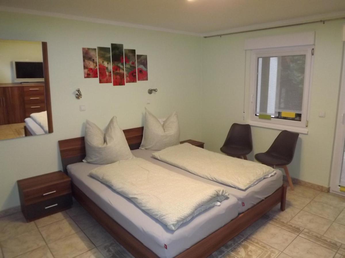 Grosszuegige Ferienwohnung Am Waldesrand Im Seenland Lauta Exterior foto