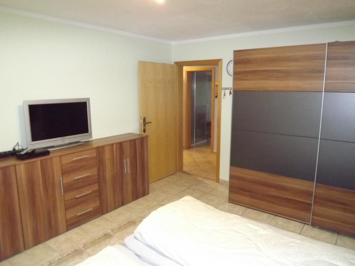Grosszuegige Ferienwohnung Am Waldesrand Im Seenland Lauta Exterior foto