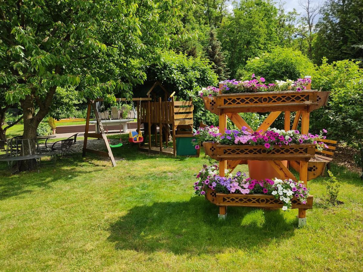 Grosszuegige Ferienwohnung Am Waldesrand Im Seenland Lauta Exterior foto
